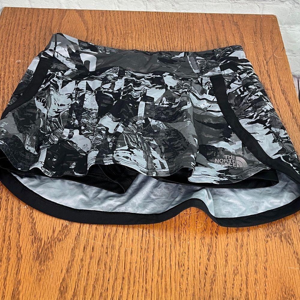 The North Face Kick Up Dust Running Skort Black Gray Size XS